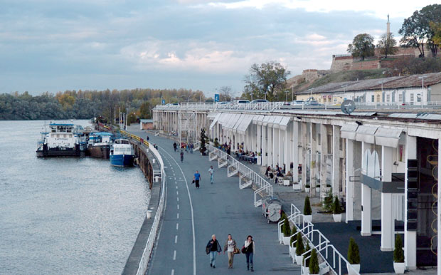 Тврђава силази на реку